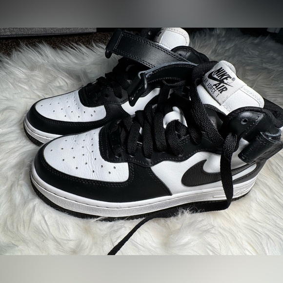 Air Force 1 Mid 'Black White' - Picture 2 of 6
